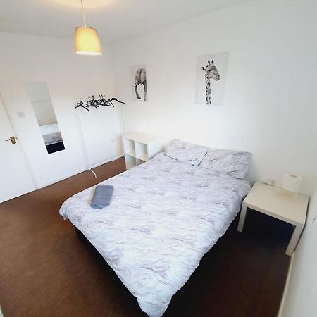2 Bedroom Rayleigh Apartment Exterior foto